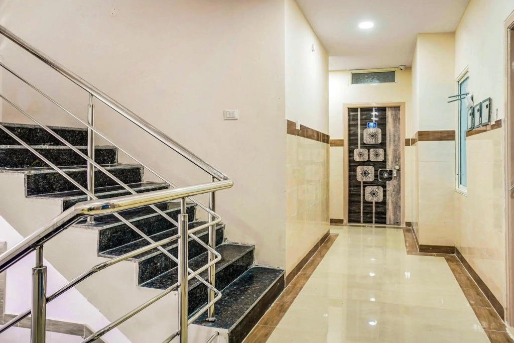 OYO HYD1516 Hotel Aroma Classic