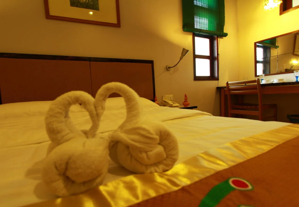 Six Villa Inn