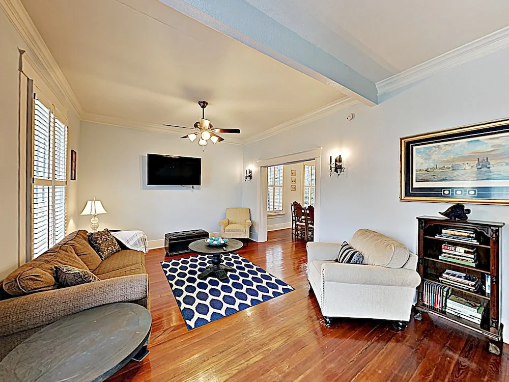 3226 Avenue P Home 3 Bedrooms 3.5 Bathrooms Home