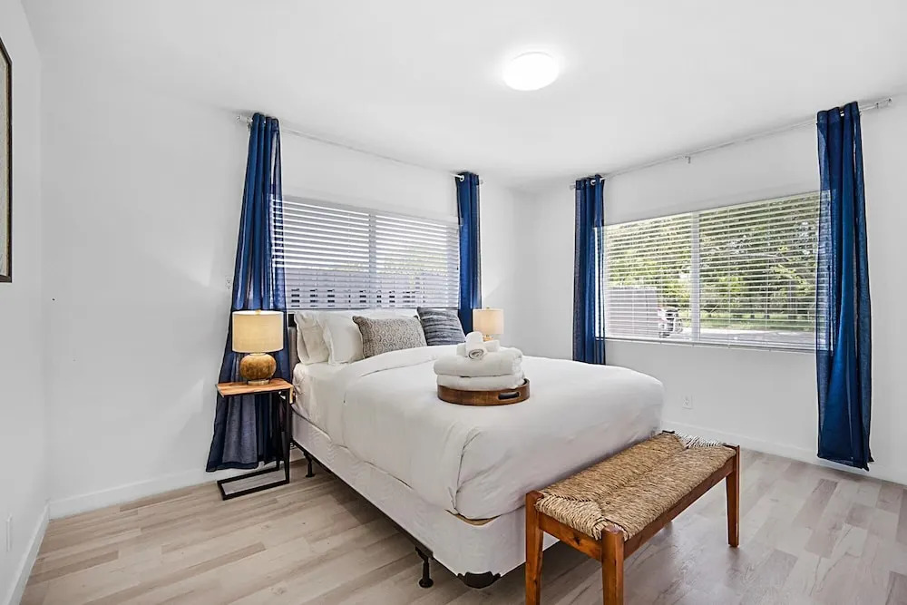 Santorini House - 3 Bed 2 Bath in Wilton Manors - Walking Distance to Wilton Drive
