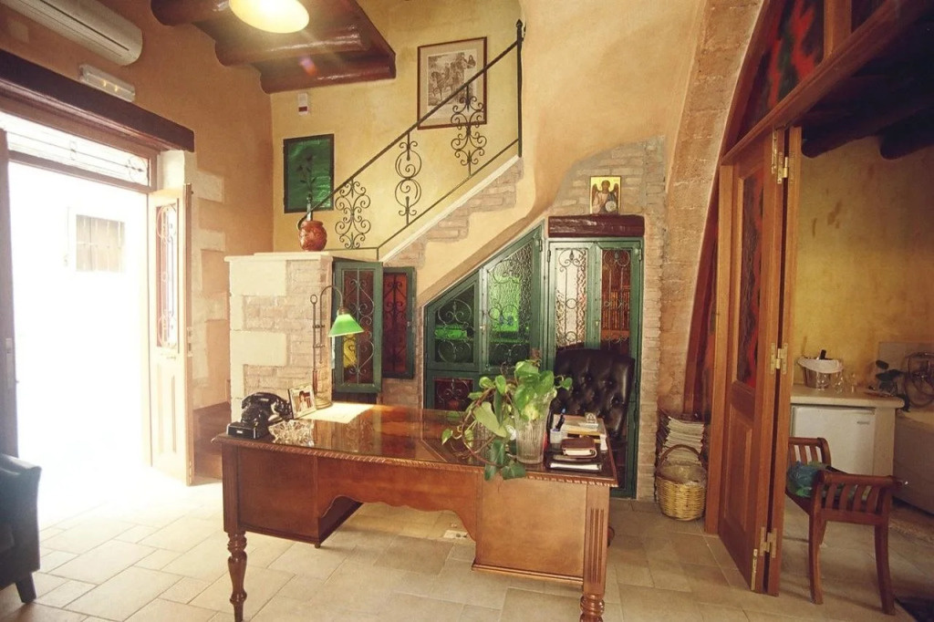 Ifigenia Rooms & Studios