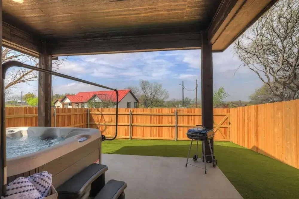 Modern Casita With Hot Tub Six Minutes From Main Street
