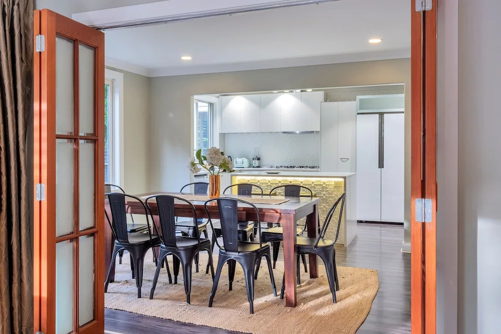 Castor Bay Home near Albany Sleeps 9