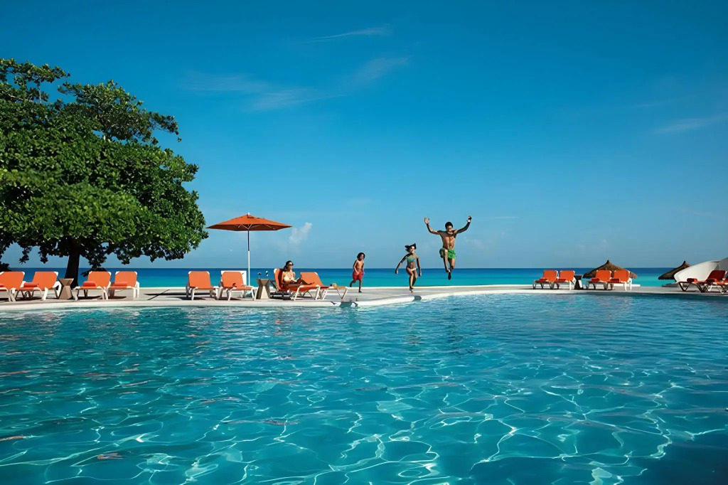 Sunset Beach Resort Spa and Waterpark All-Inclusive
