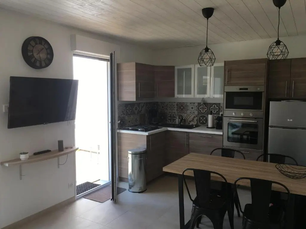 Maison rénovée proche mer avec terrasse, parking privé et wifi à Barbâtre - FR-1-426-440