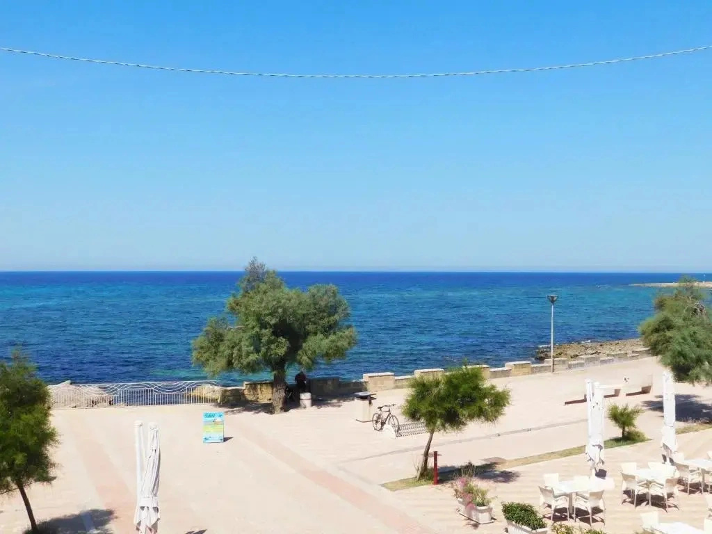 Bilocale con balcone sul mare 107