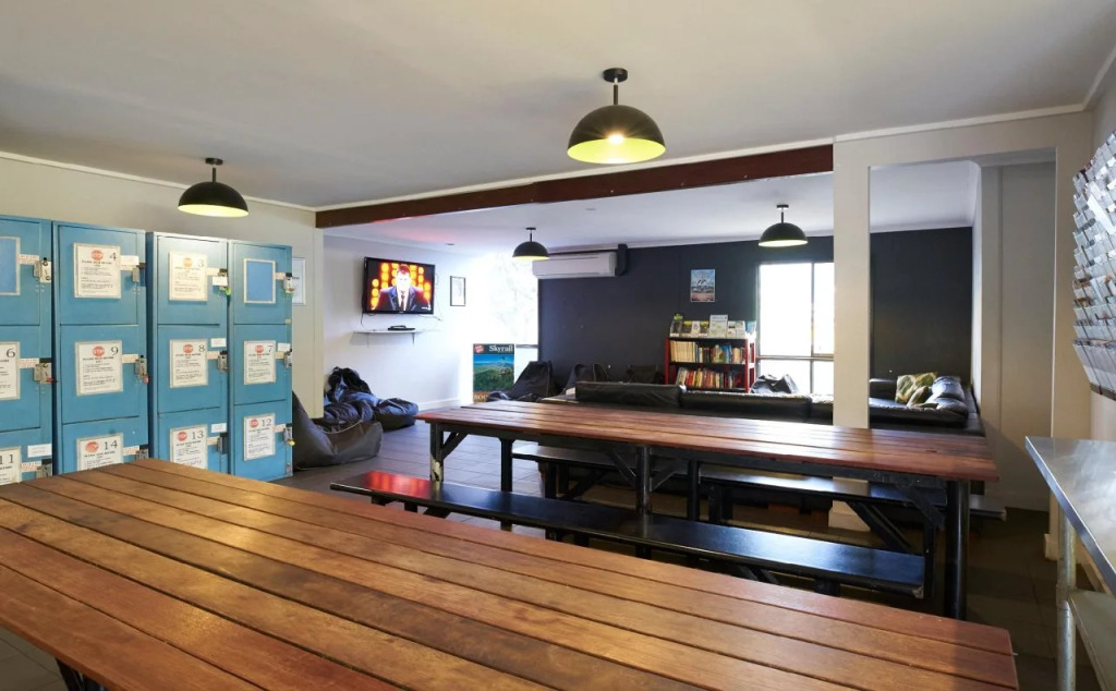 Base Airlie Beach Resort - Hostel
