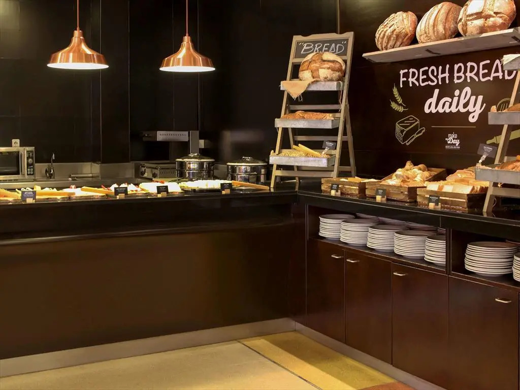 Отель Novotel Barcelona Cornella