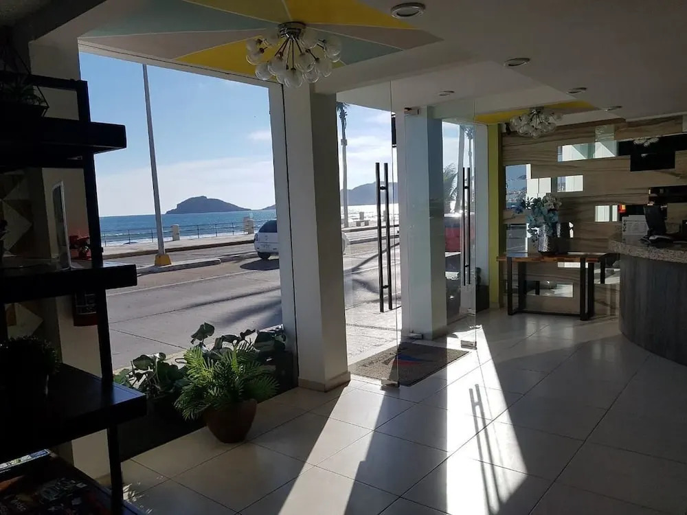 Hotel Playa Victoria