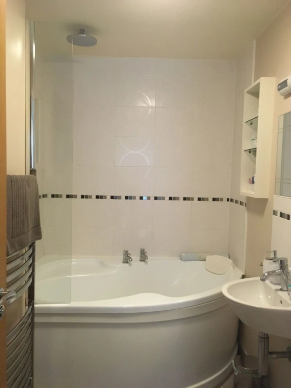 Perfectly Located 2-bed Apartment in Inverness