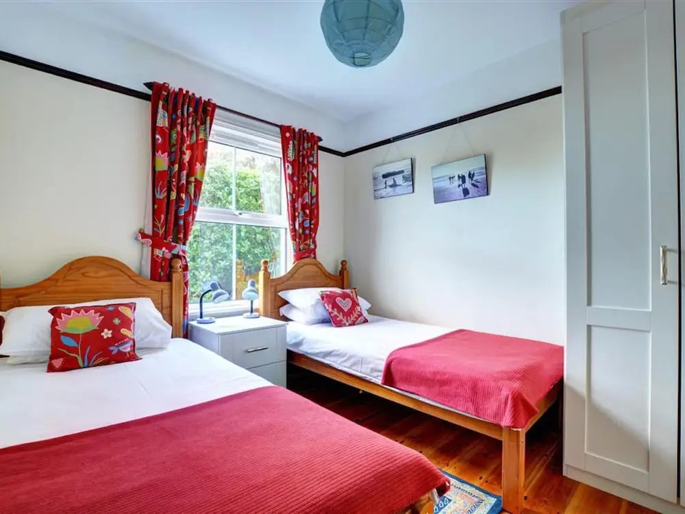 Cozy Holiday Home With Fireplace at Saint Merryn Cornwall