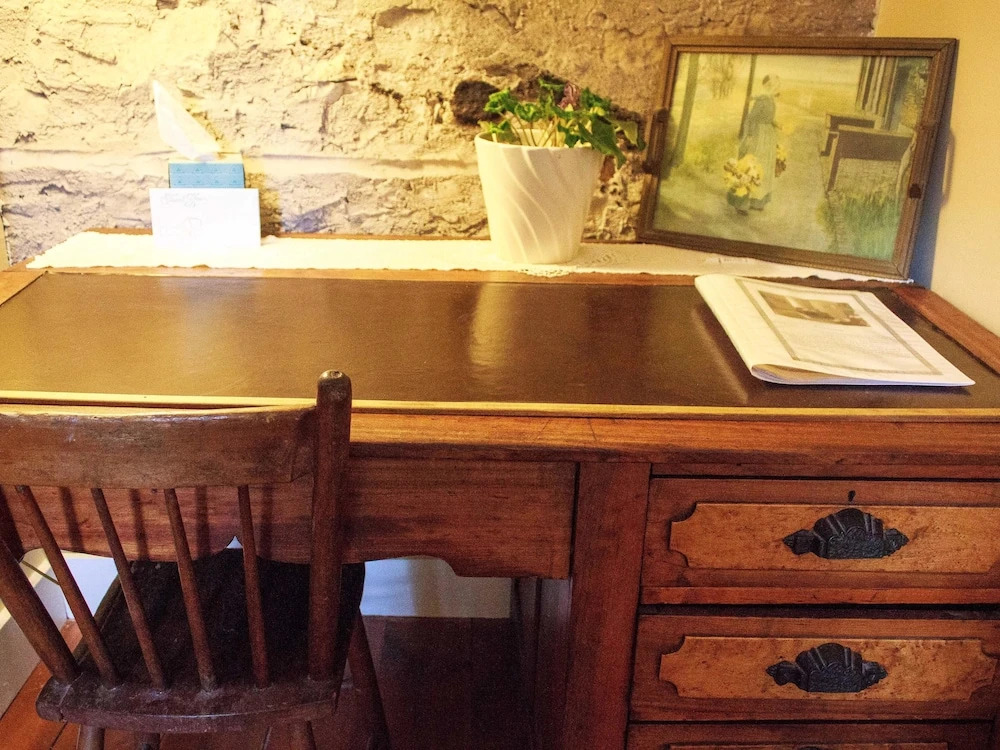 The Stagecoach Inn Bed & Breakfast and Five20 Social Stop