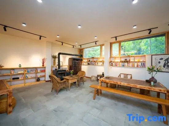 Luojia Wine Resort Homestay (Qingcheng Qianshan Branch)