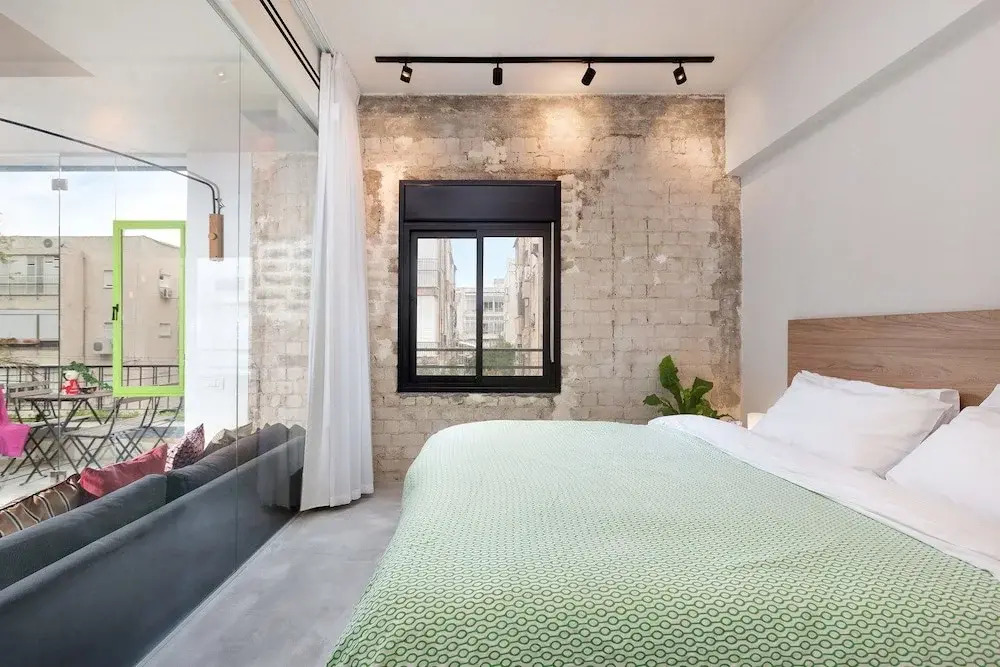 London in Tel Aviv - stay at my place
