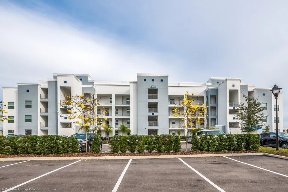 4741ct Unit101 Amazing Story Lake Brand New Condo 2 Bedroom Townhouse by Redawning