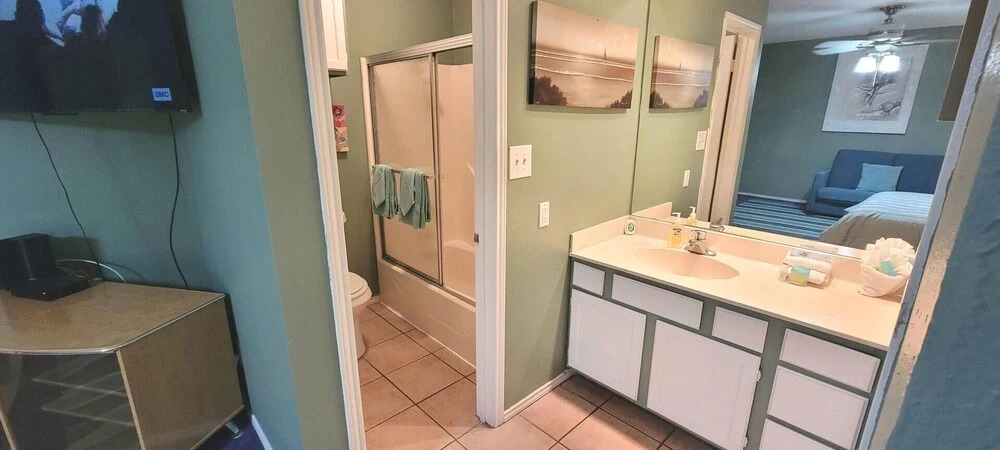 Private Townhome w/ private pool 1 block to beach 3 Bedroom Home by RedAwning