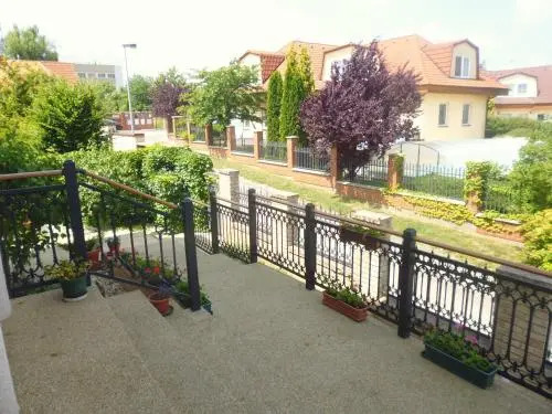 Villa Homestay Nad Helmrovkou