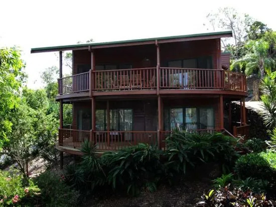Frangipani Beachfront Lodge 208 on Hamilton Island by HamoRent