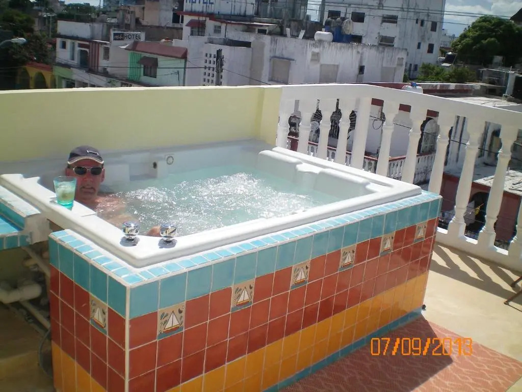 Cancun Guest House 4 Terrace Tub