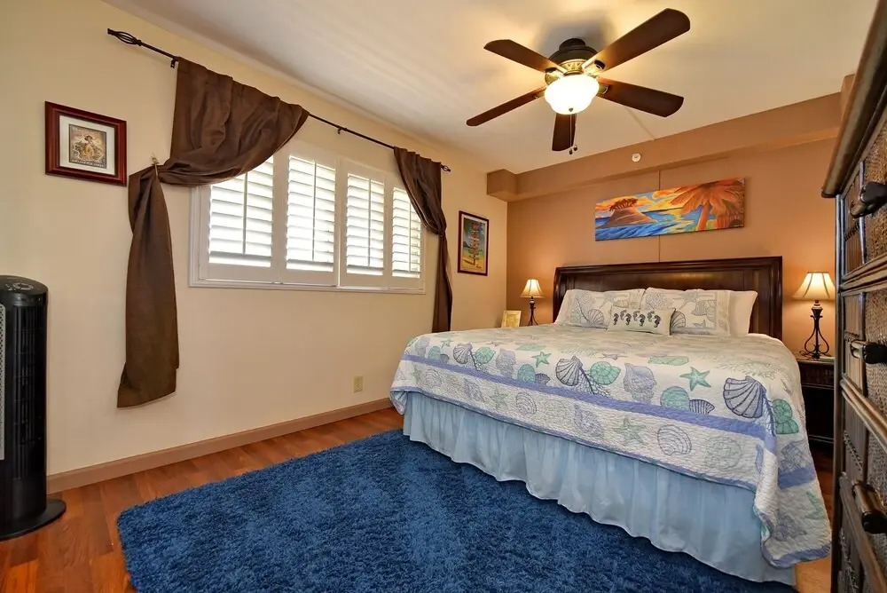 Valley Isle 302 by RedAwning