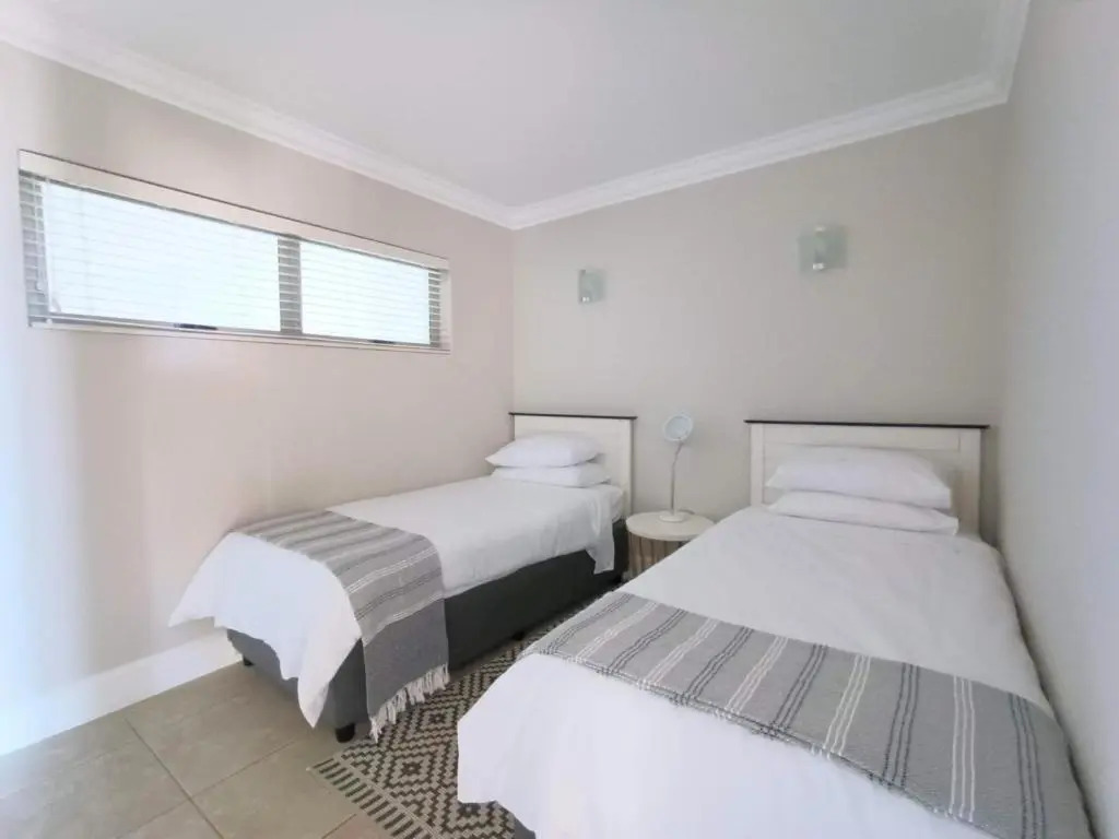 The Aqua - Sleeps 4 - Patio & Sea Views