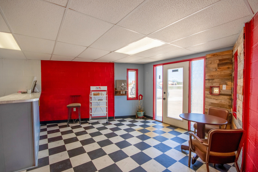 OYO Crossroads Inn