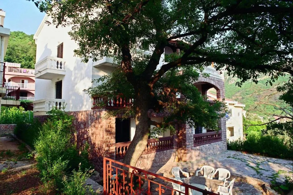 Villa Sara Guesthouse