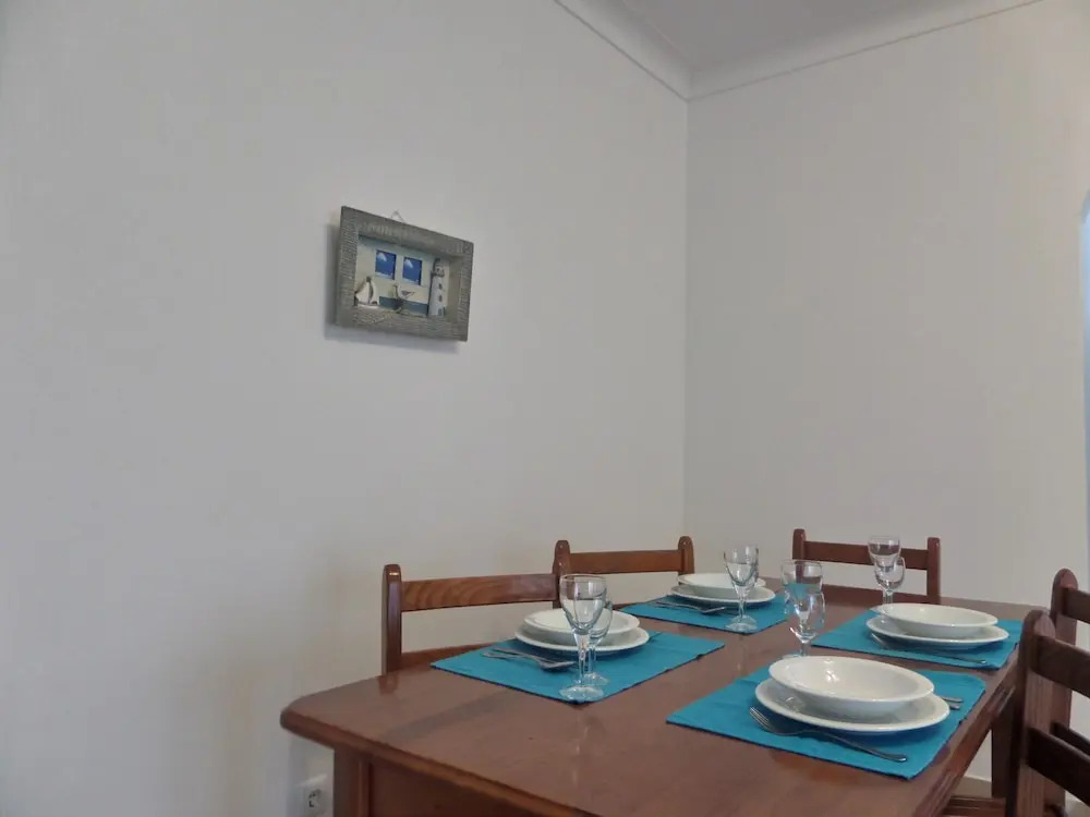 Heart of Old Town Apartment - Steps from the Beach
