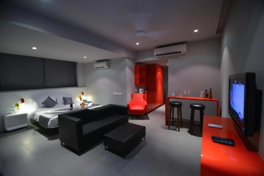 SinQ Party Hotel - No Male Stags Allowed