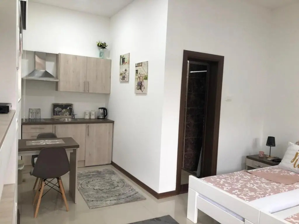 Studio apartment in Old Town- with parking