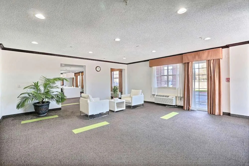 Plano Inn & Suites