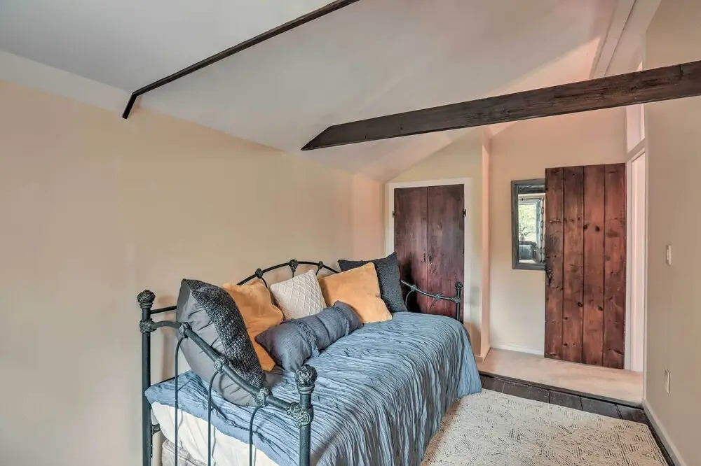 Historic Home in Lambertville: Walk to Bridge