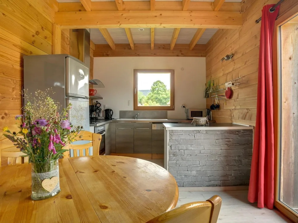 Brand-new Wooden Chalet Offering Vast Views, 800m From Gérardmer and Close to the Pistes