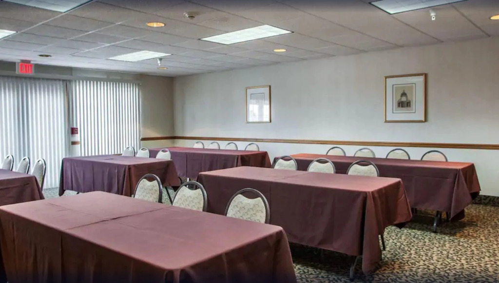 Comfort Inn & Suites Geneva- West Chicago