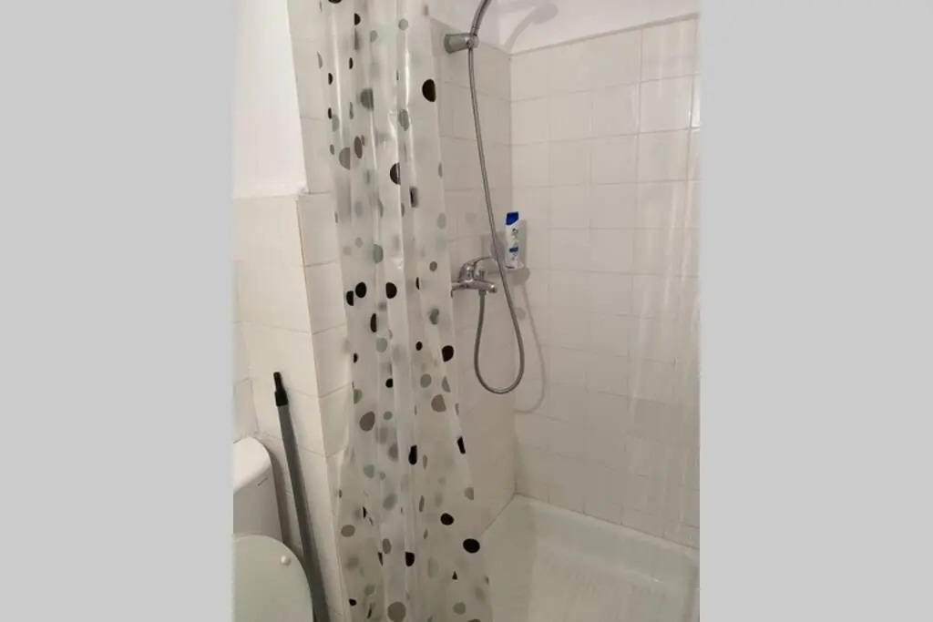 Extremely Quiet and Relaxing Apartment at the 4th Floor - No Elevator