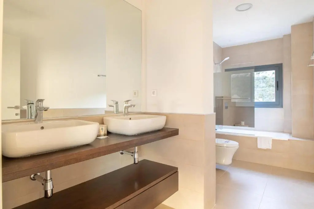 2260-Luxury villa with private pool and seaview