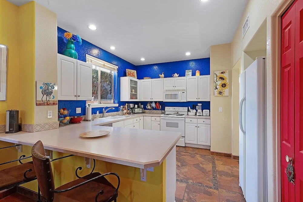 Stylish Southwest 2 BR by Casago