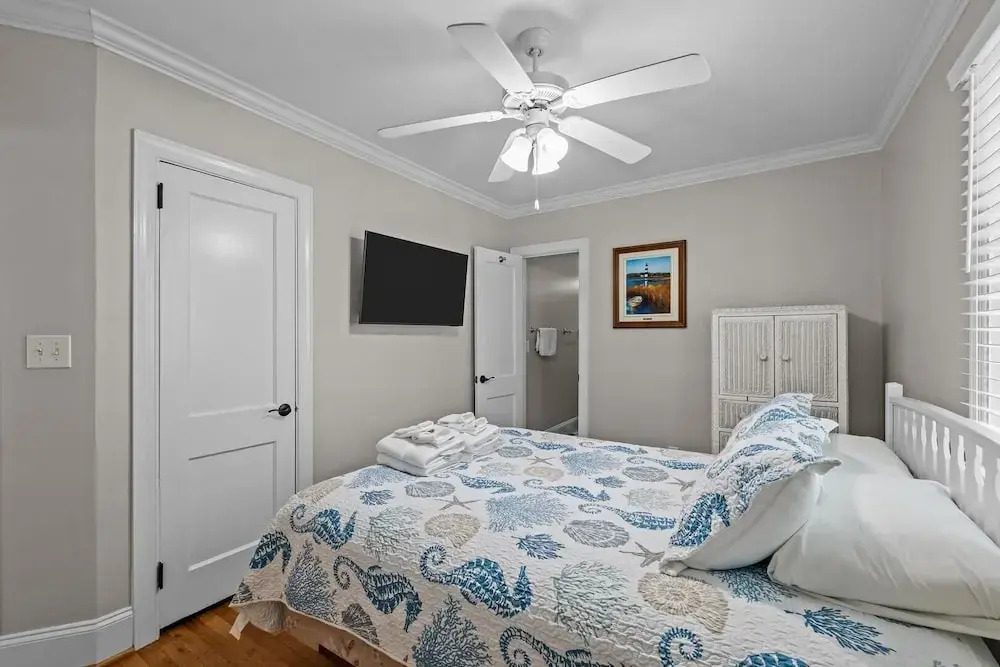 Creek Watch 4 Bedroom Home by RedAwning
