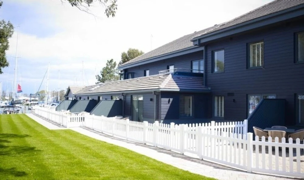6 The Salterns, Chichester 402450