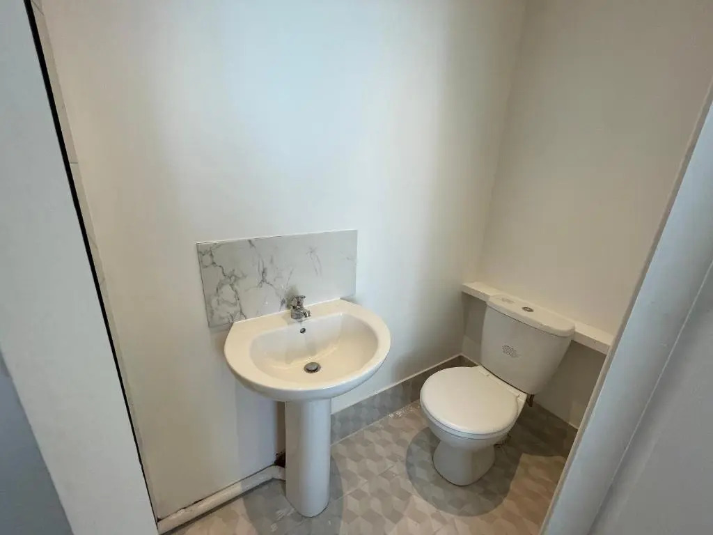 3 bedroom Garden apartment next to craig-y-don park