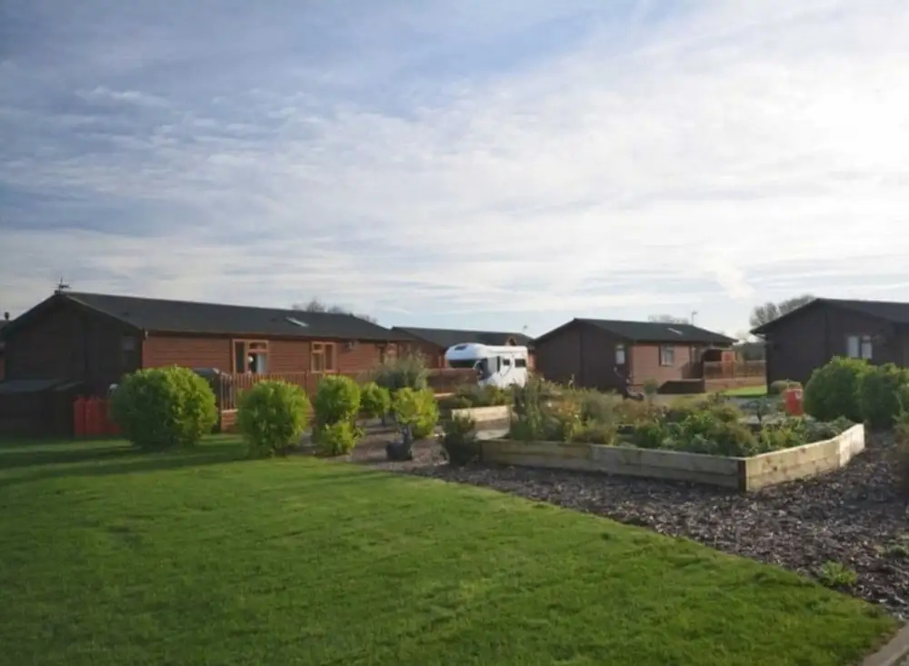 Charming 3-bed Lodge in Malton With hot tub