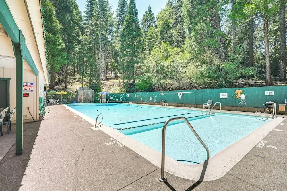 Hike, Swim, Golf: Family Retreat in Arnold!