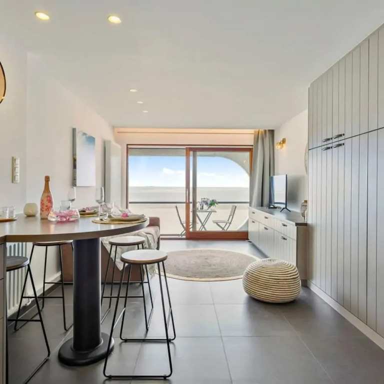 Beautiful Studio With Stunning Seaview and Terrace