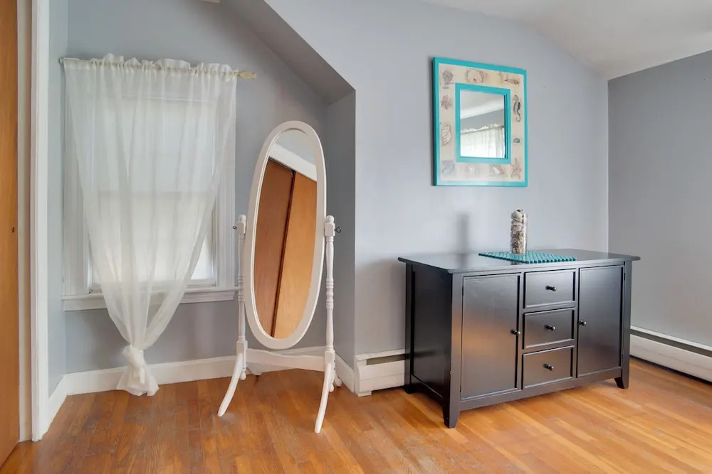 Romantic Cape Cod Beach Retreat 1 Mi to the Ocean