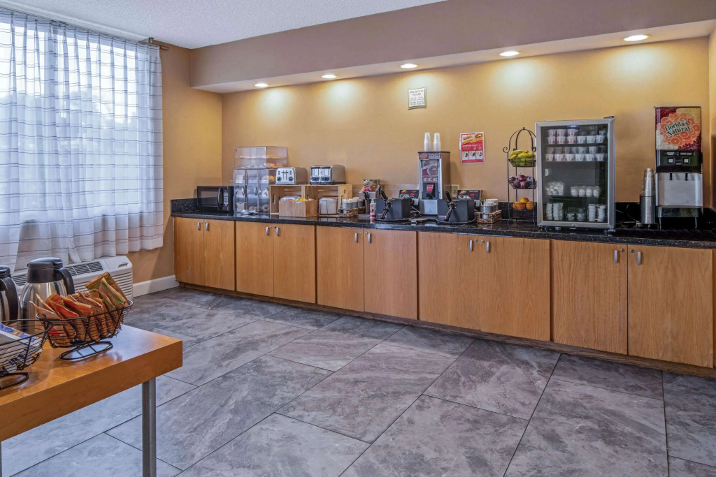 La Quinta by Wyndham Naples Downtown