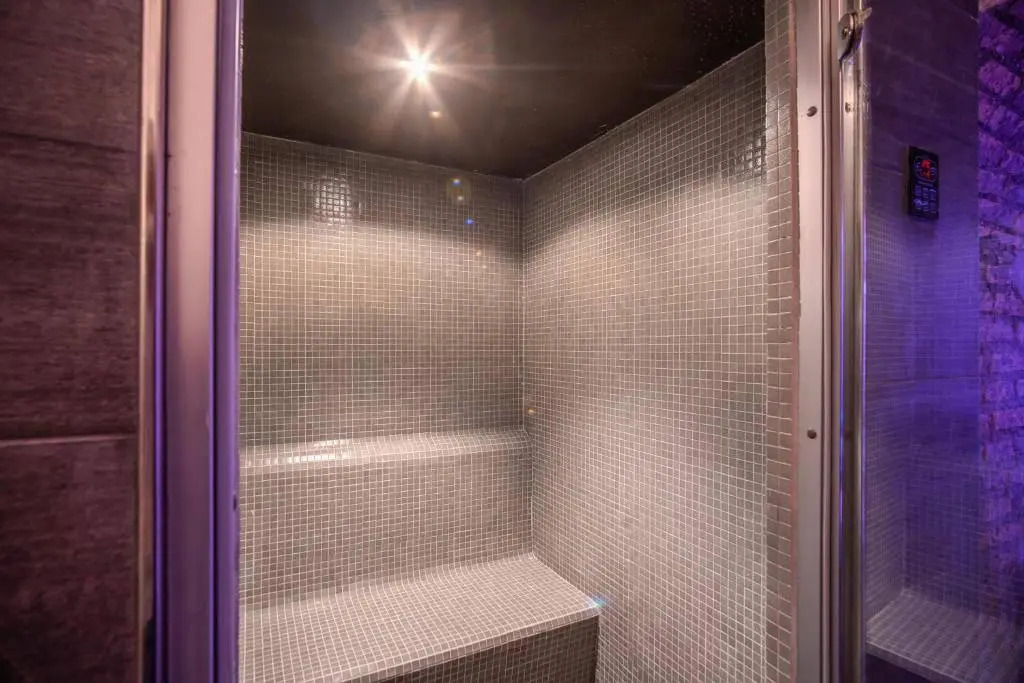 Hotel 77 Seventy-Seven - Maison DArt Collection