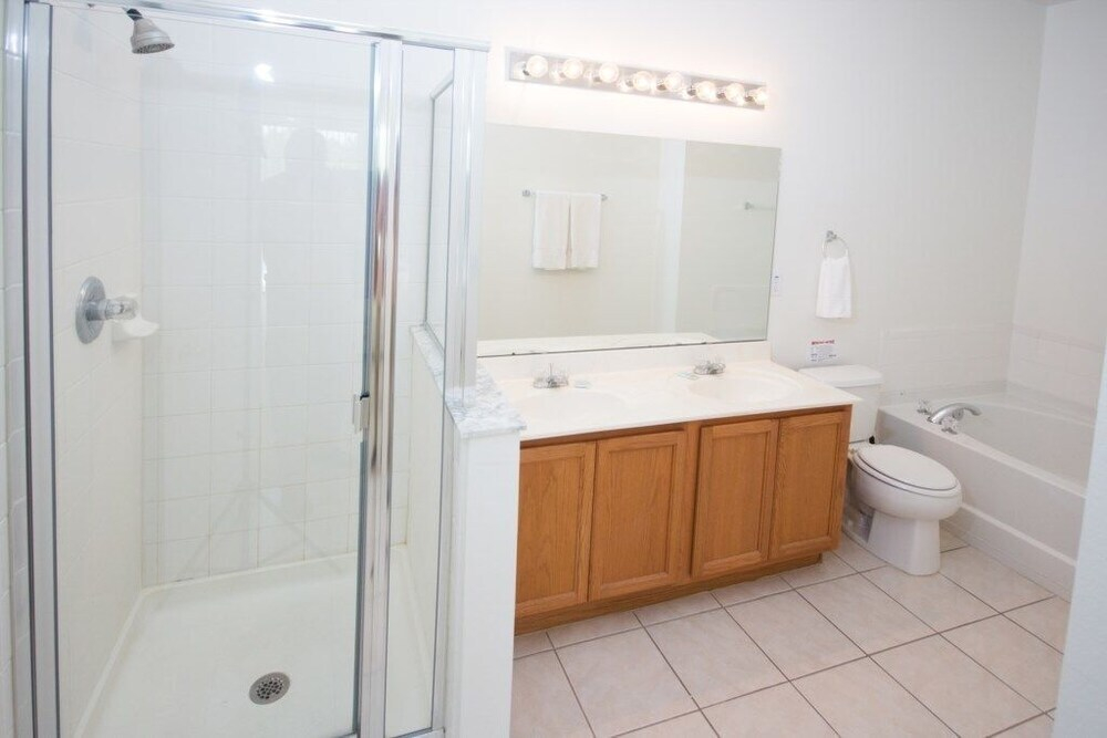 Sunrise Lakes 4 bed / 2.5 bath home