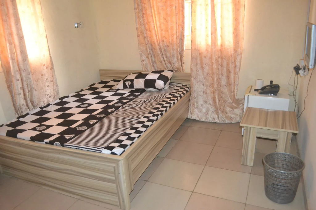 Kings Crown Hotel