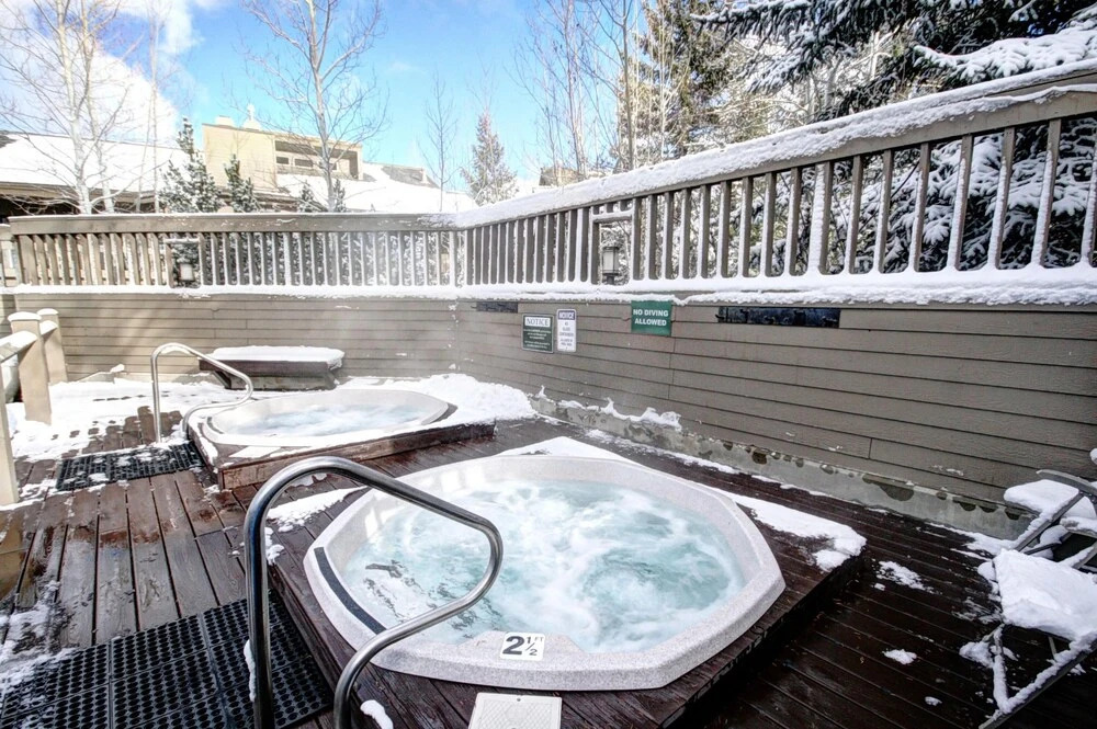 LAKESIDE 1629 townhouse