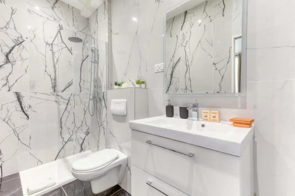 New Large Studio in the Heart of Paris 12
